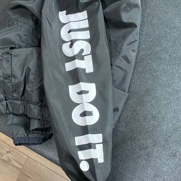 Nike 2T Toddler Black Full-Zip Hooded Jacket Pockets Windbreaker Just Do It - Picture 6 of 6